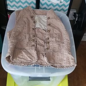 Xhilaration size Large vest very cute color tan or